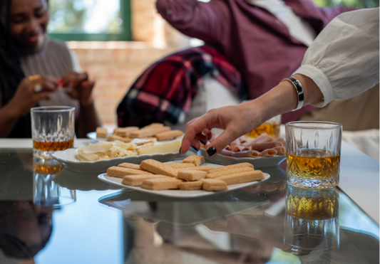 お菓子がやめられないのは普通？ダイエット中の間食と上手な付き合い方